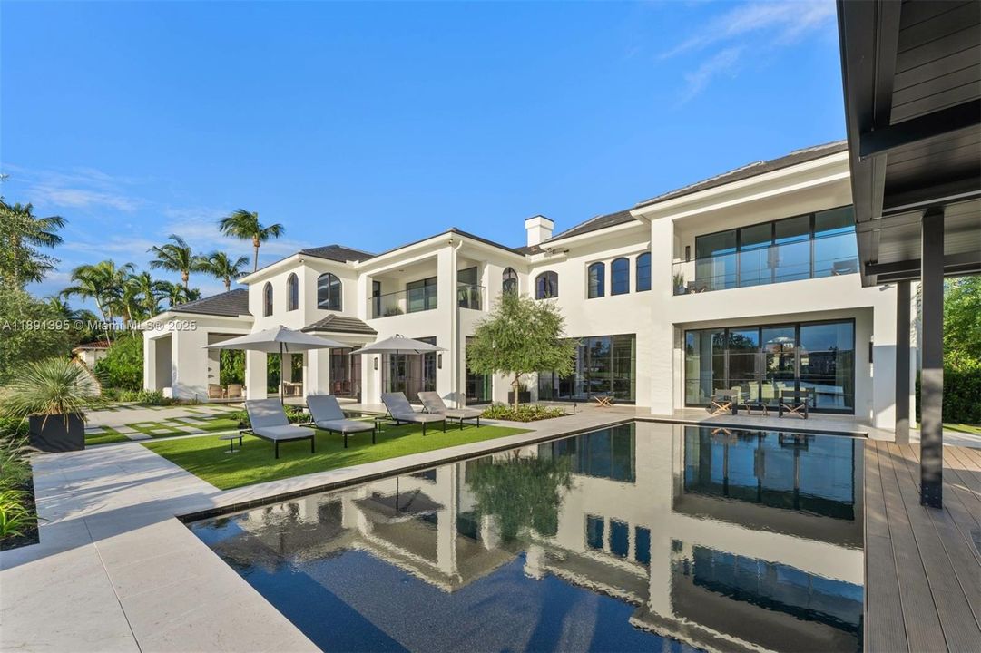 For Sale: $24,995,000 (6 beds, 6 baths, 10391 Square Feet)
