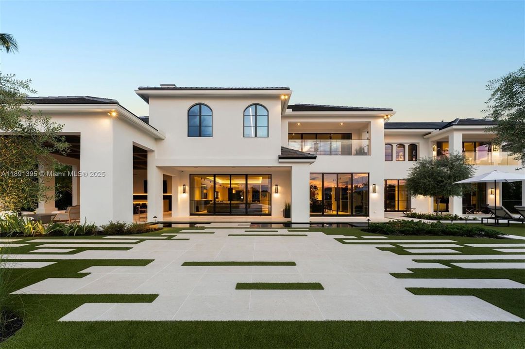 For Sale: $24,995,000 (6 beds, 6 baths, 10391 Square Feet)