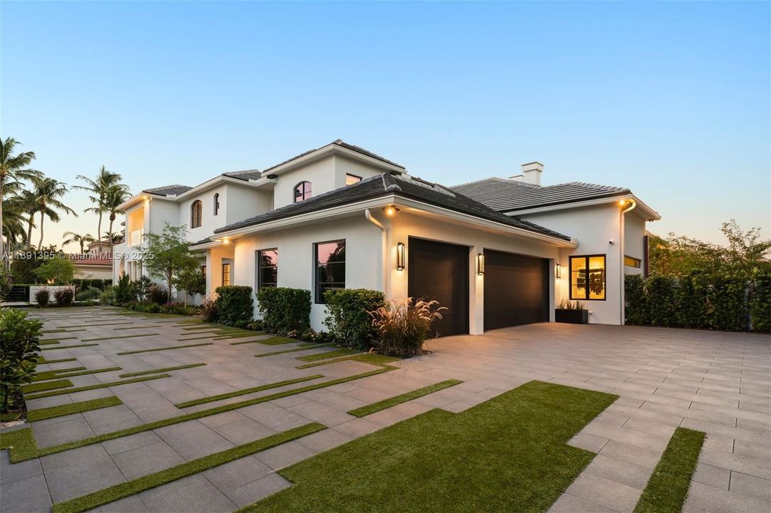 For Sale: $24,995,000 (6 beds, 6 baths, 10391 Square Feet)