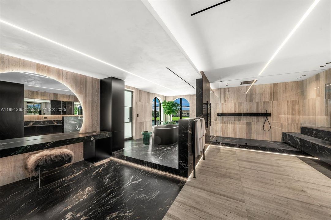 For Sale: $24,995,000 (6 beds, 6 baths, 10391 Square Feet)