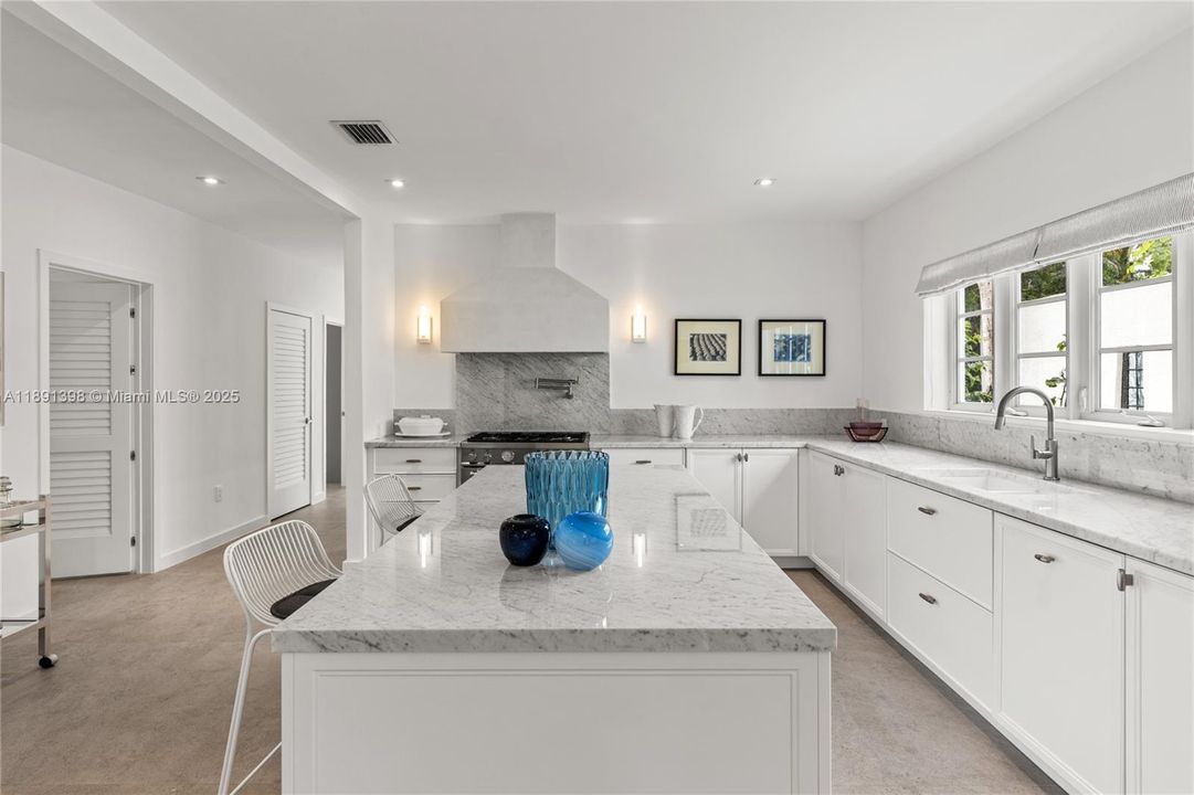 待售: $3,495,000 (5 贝兹, 4 浴室, 2674 平方英尺)