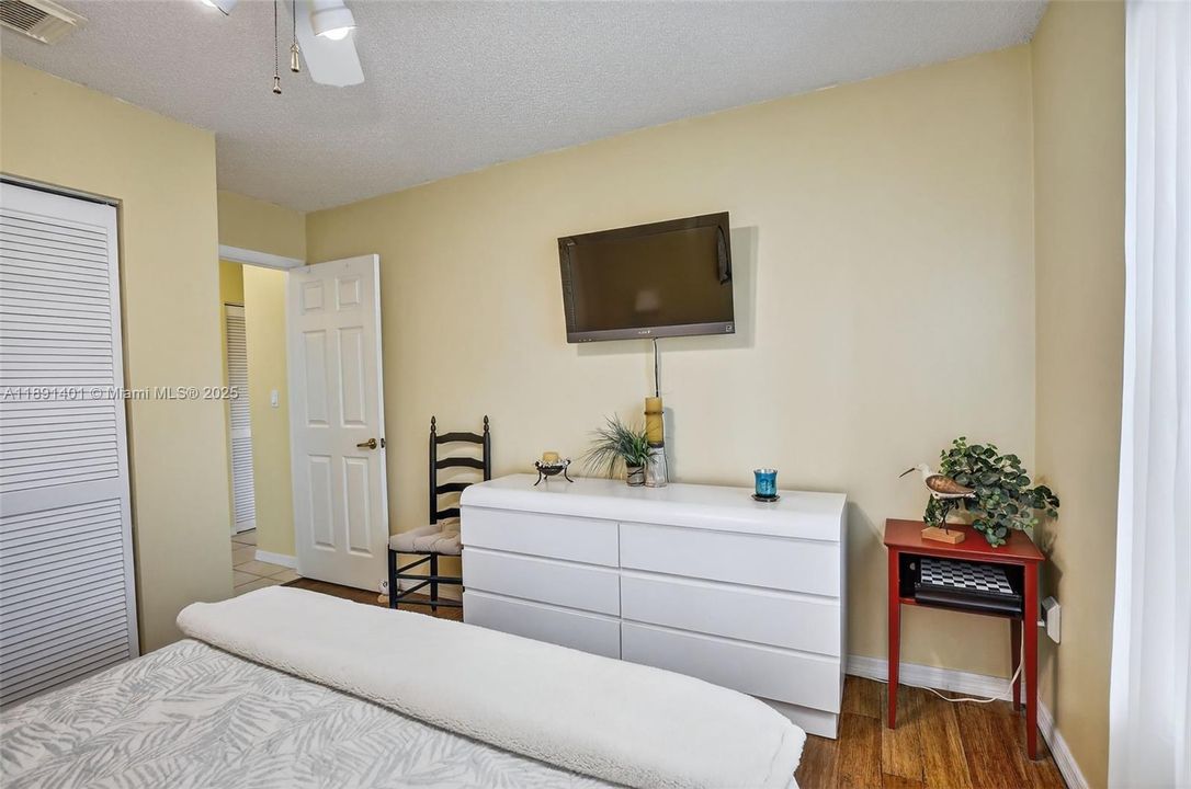 Activo con contrato: $568,500 (3 camas, 2 baños, 1727 Pies cuadrados)