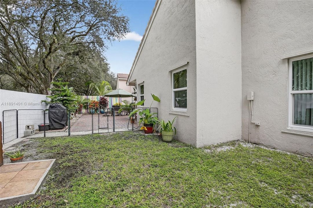 Activo con contrato: $568,500 (3 camas, 2 baños, 1727 Pies cuadrados)