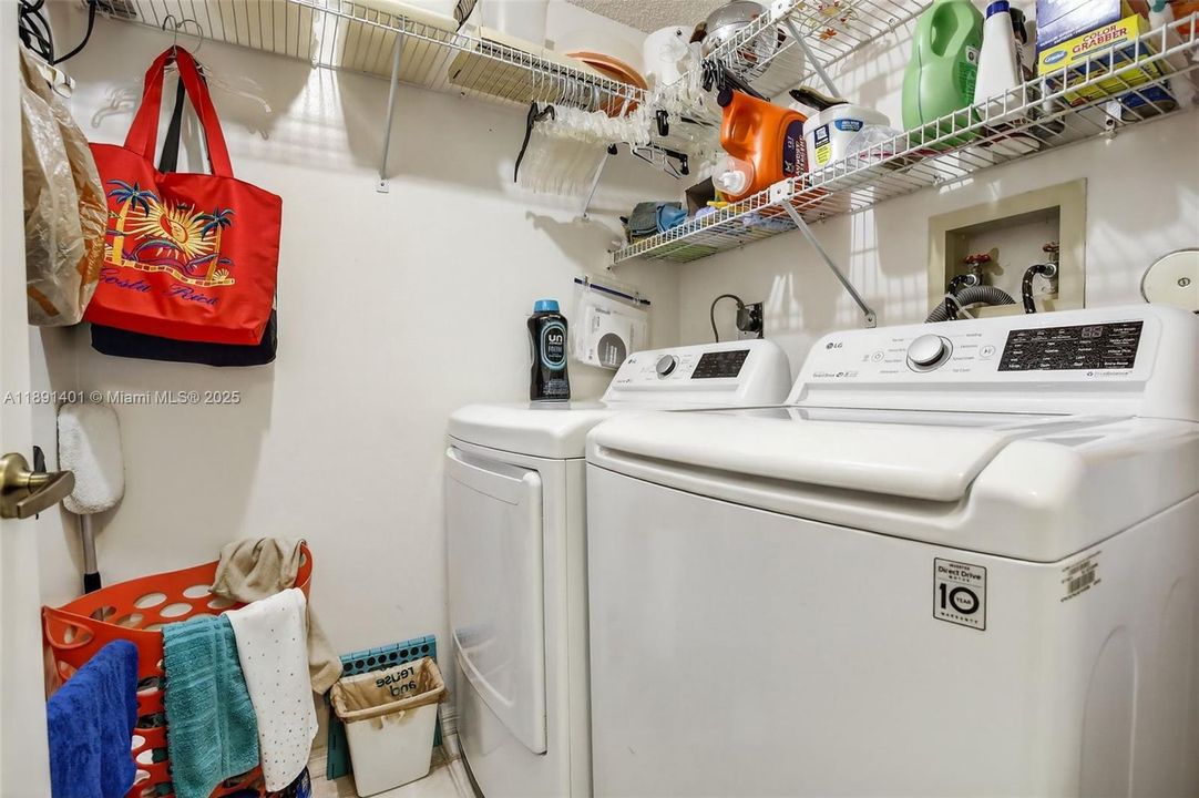 Activo con contrato: $568,500 (3 camas, 2 baños, 1727 Pies cuadrados)