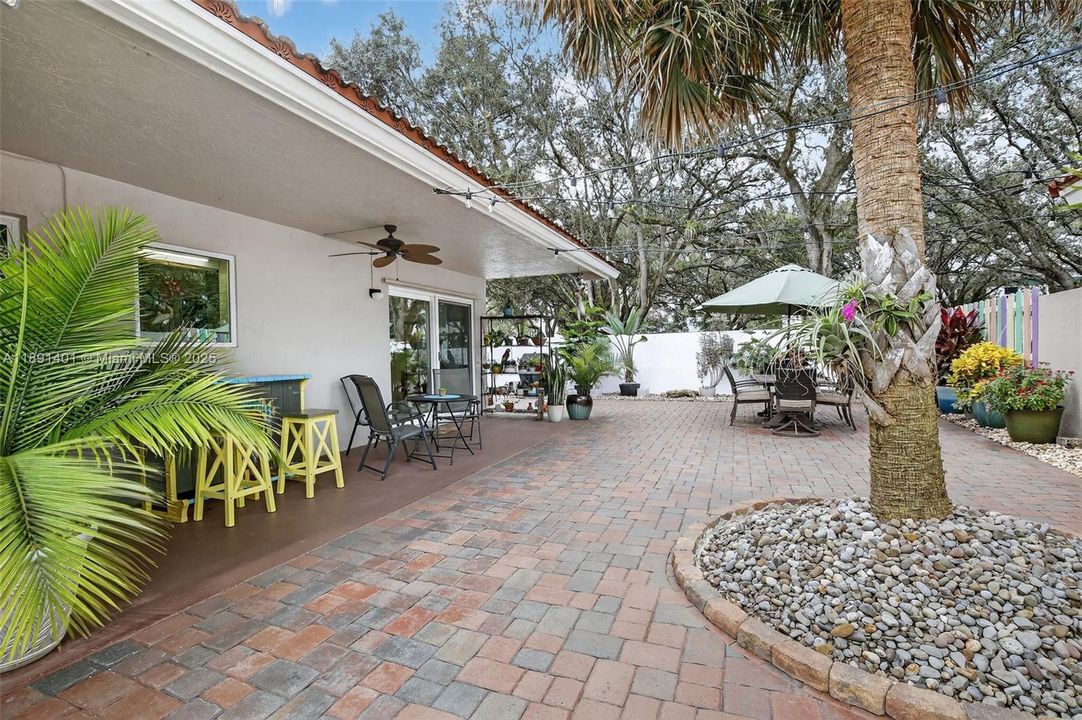 Activo con contrato: $568,500 (3 camas, 2 baños, 1727 Pies cuadrados)