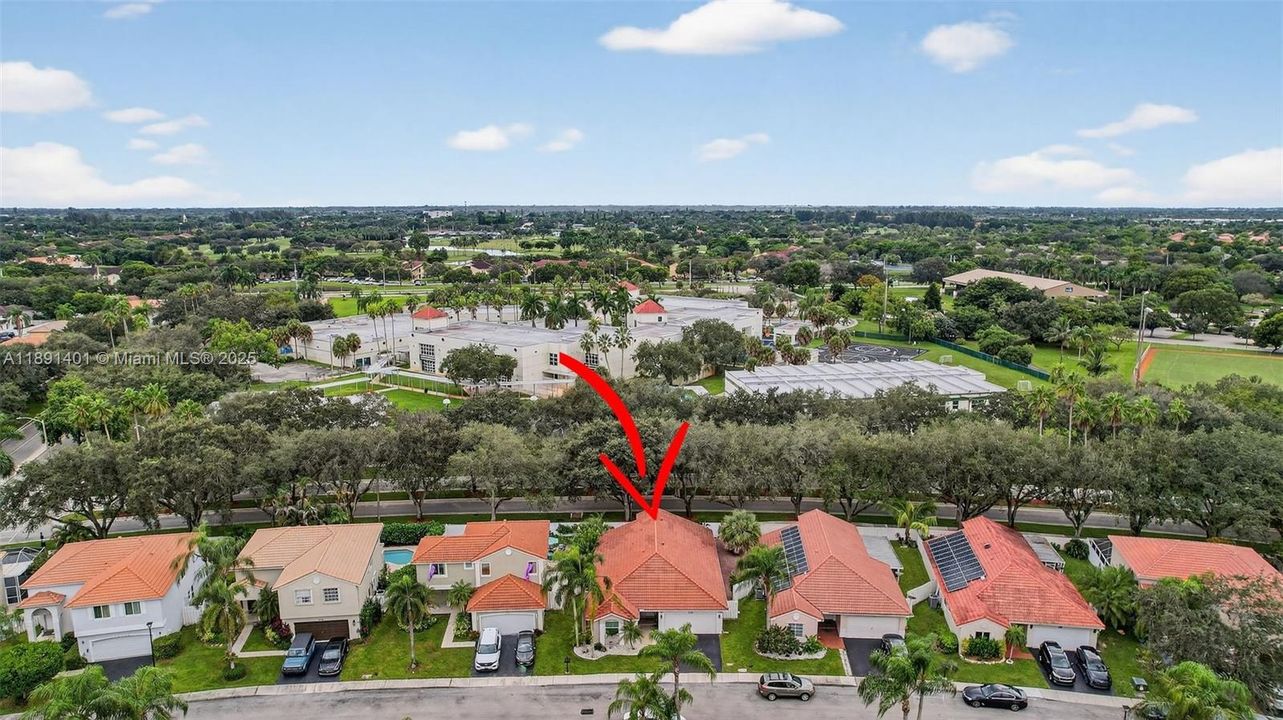 Activo con contrato: $568,500 (3 camas, 2 baños, 1727 Pies cuadrados)