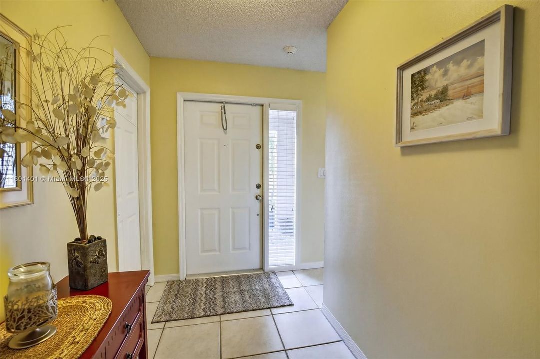 Activo con contrato: $568,500 (3 camas, 2 baños, 1727 Pies cuadrados)