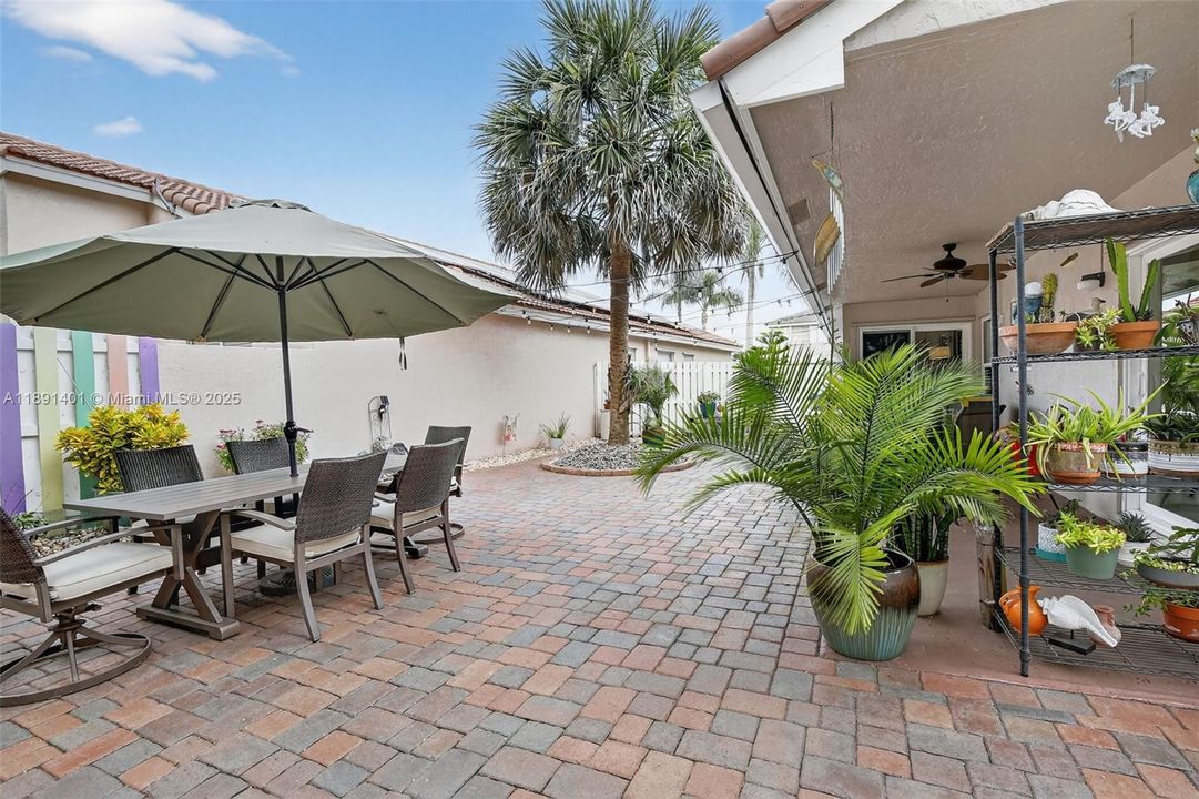 Activo con contrato: $568,500 (3 camas, 2 baños, 1727 Pies cuadrados)