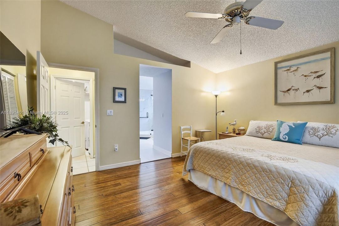 Activo con contrato: $568,500 (3 camas, 2 baños, 1727 Pies cuadrados)