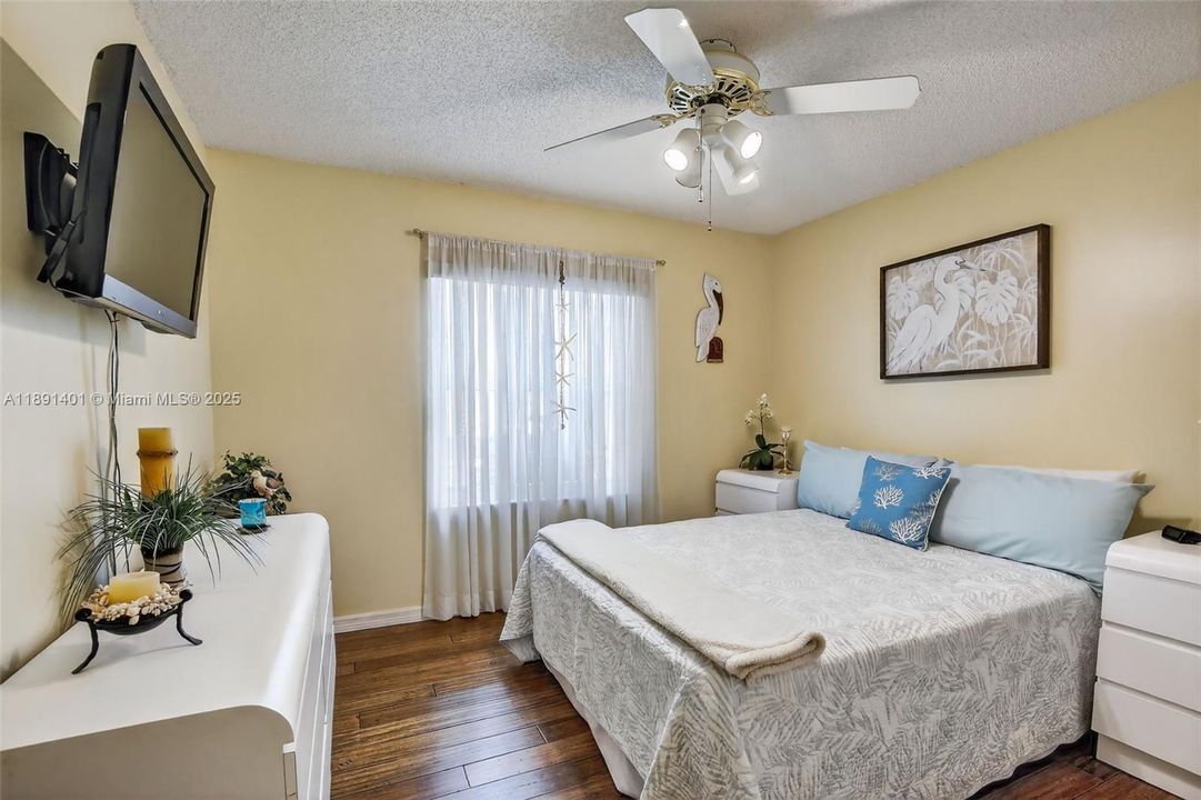 Activo con contrato: $568,500 (3 camas, 2 baños, 1727 Pies cuadrados)