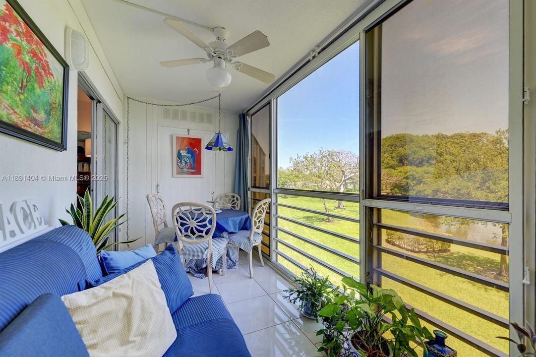 Active With Contract: $1,600 (2 beds, 2 baths, 896 Square Feet)