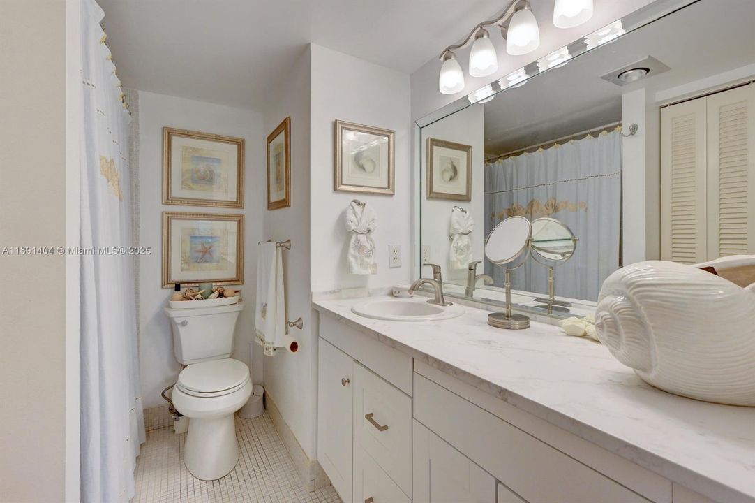 Active With Contract: $1,600 (2 beds, 2 baths, 896 Square Feet)