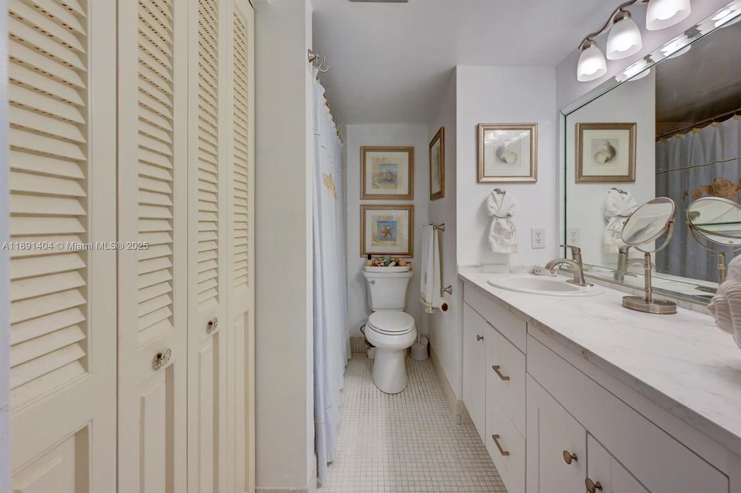 Active With Contract: $1,600 (2 beds, 2 baths, 896 Square Feet)