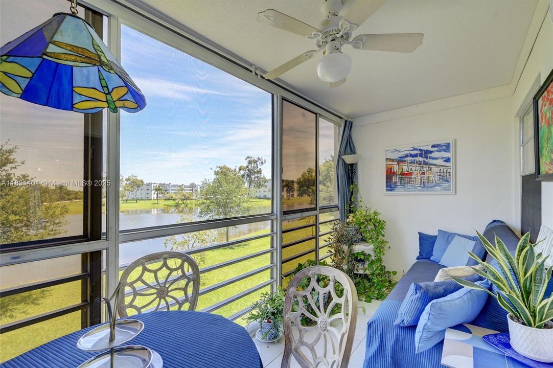 Active With Contract: $1,600 (2 beds, 2 baths, 896 Square Feet)