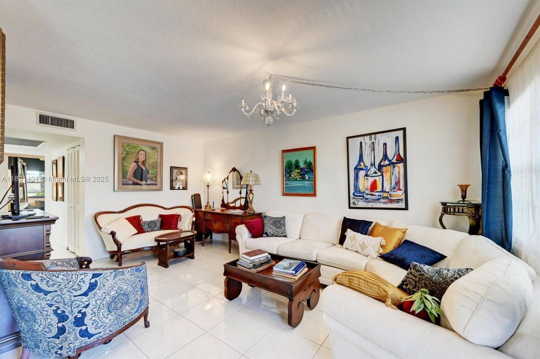 Active With Contract: $1,600 (2 beds, 2 baths, 896 Square Feet)