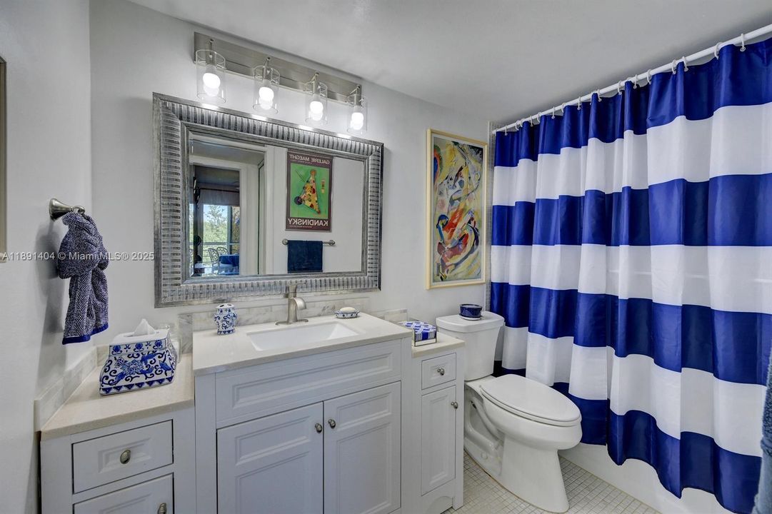 Active With Contract: $1,600 (2 beds, 2 baths, 896 Square Feet)