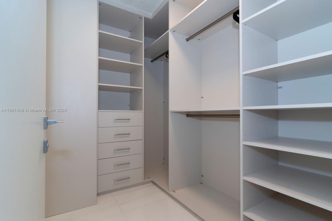 出租: $29,000 (3 贝兹, 4 浴室, 3078 平方英尺)