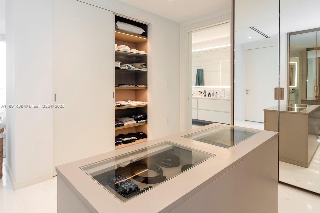 出租: $29,000 (3 贝兹, 4 浴室, 3078 平方英尺)