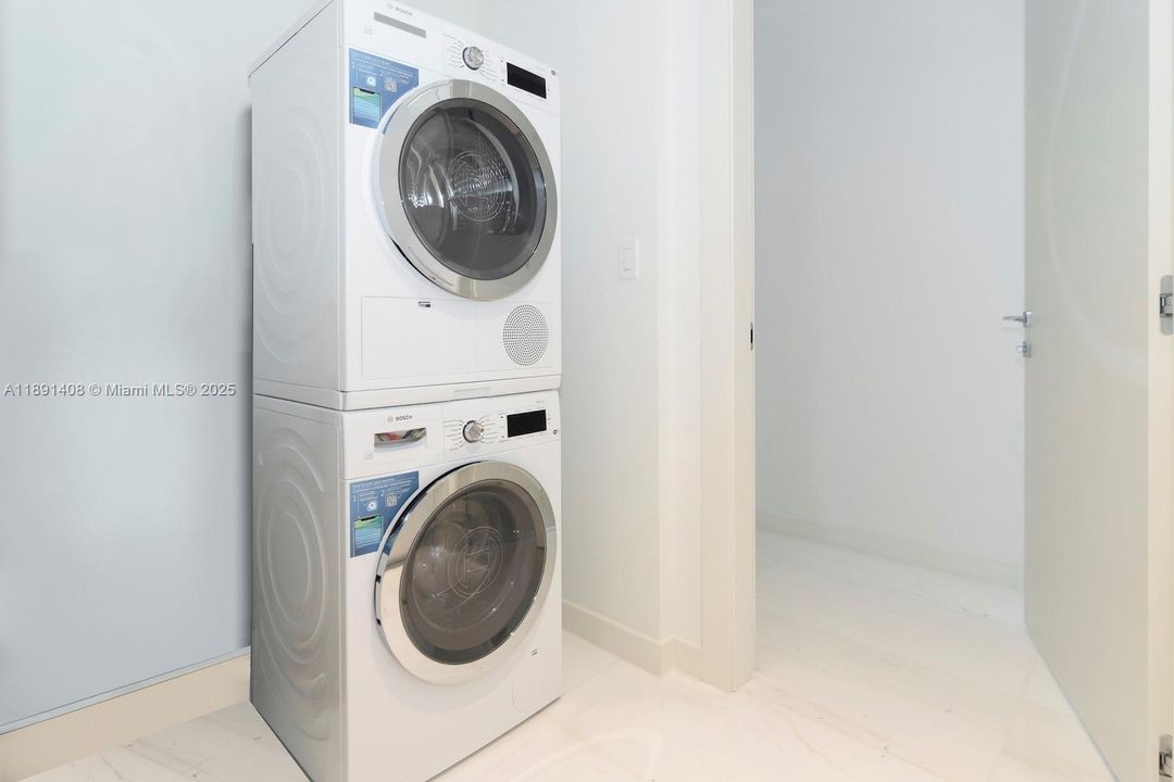 出租: $29,000 (3 贝兹, 4 浴室, 3078 平方英尺)