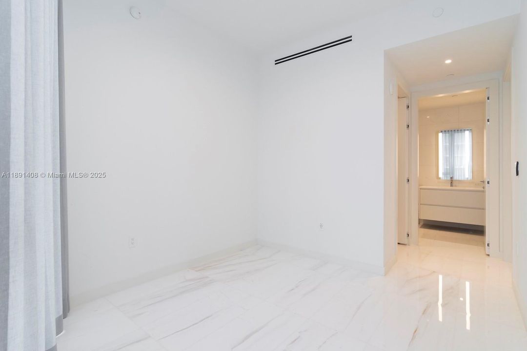 出租: $29,000 (3 贝兹, 4 浴室, 3078 平方英尺)