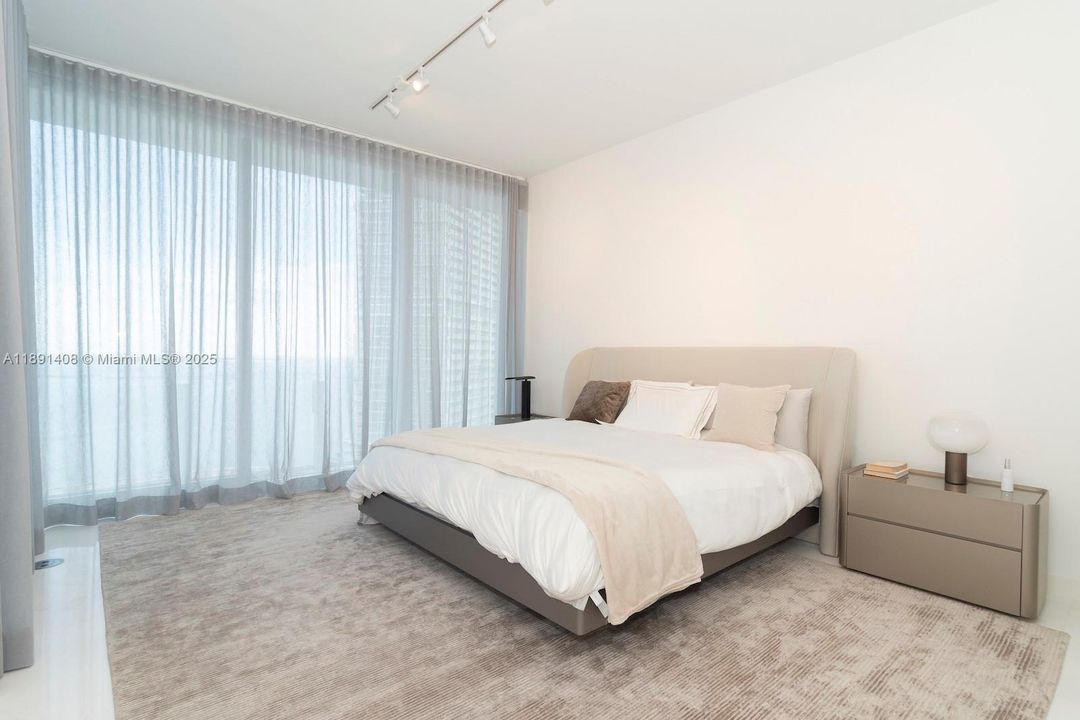 出租: $29,000 (3 贝兹, 4 浴室, 3078 平方英尺)