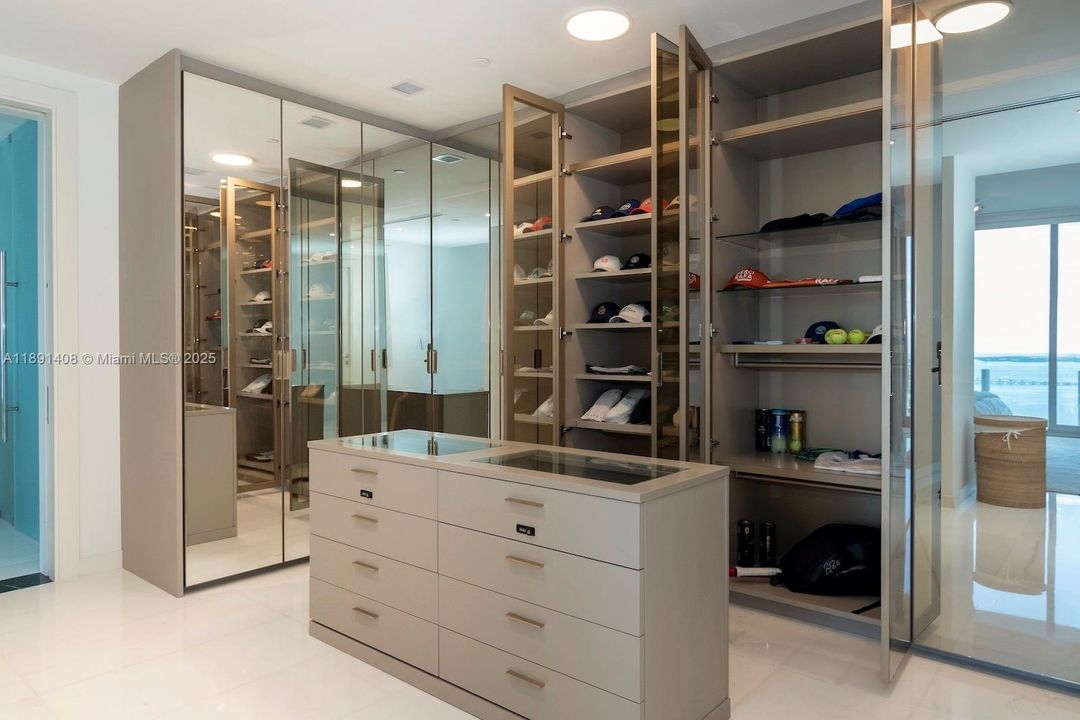 出租: $29,000 (3 贝兹, 4 浴室, 3078 平方英尺)