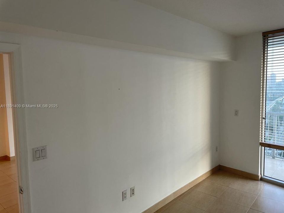 For Sale: $360,000 (1 beds, 1 baths, 821 Square Feet)