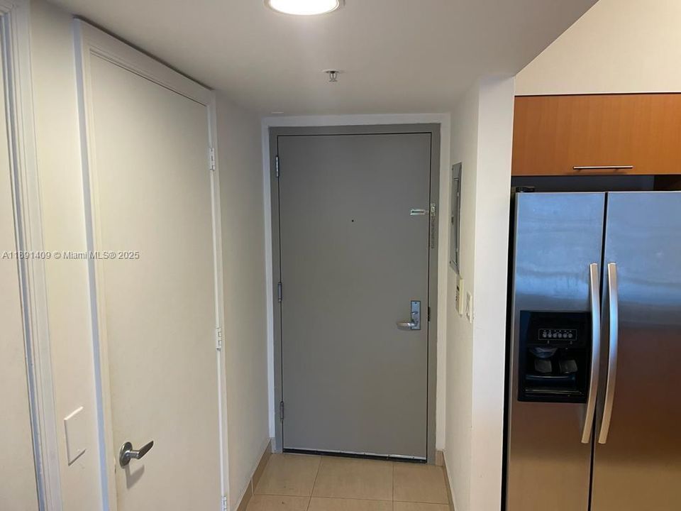 For Sale: $360,000 (1 beds, 1 baths, 821 Square Feet)