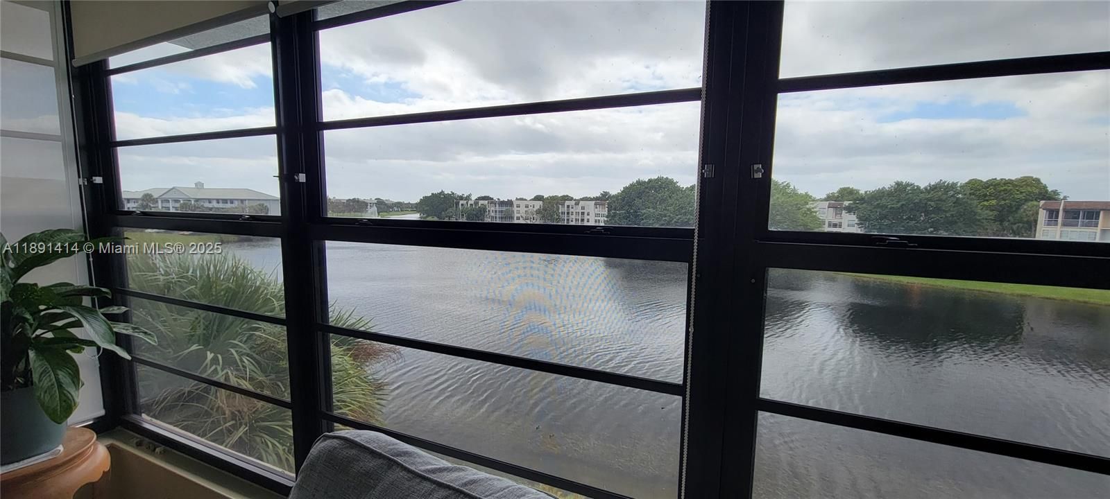 For Sale: $329,000 (2 beds, 2 baths, 1385 Square Feet)