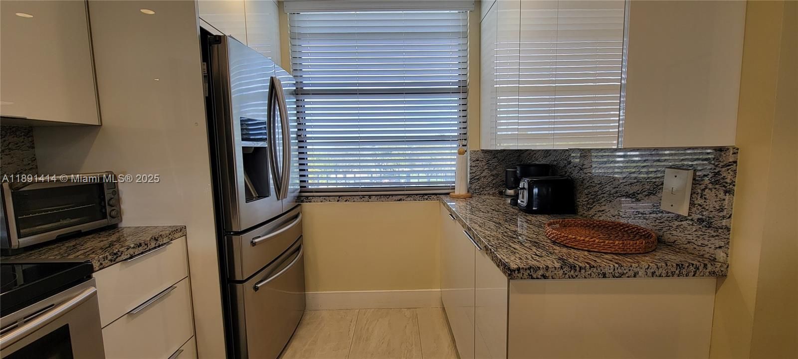 For Sale: $329,000 (2 beds, 2 baths, 1385 Square Feet)