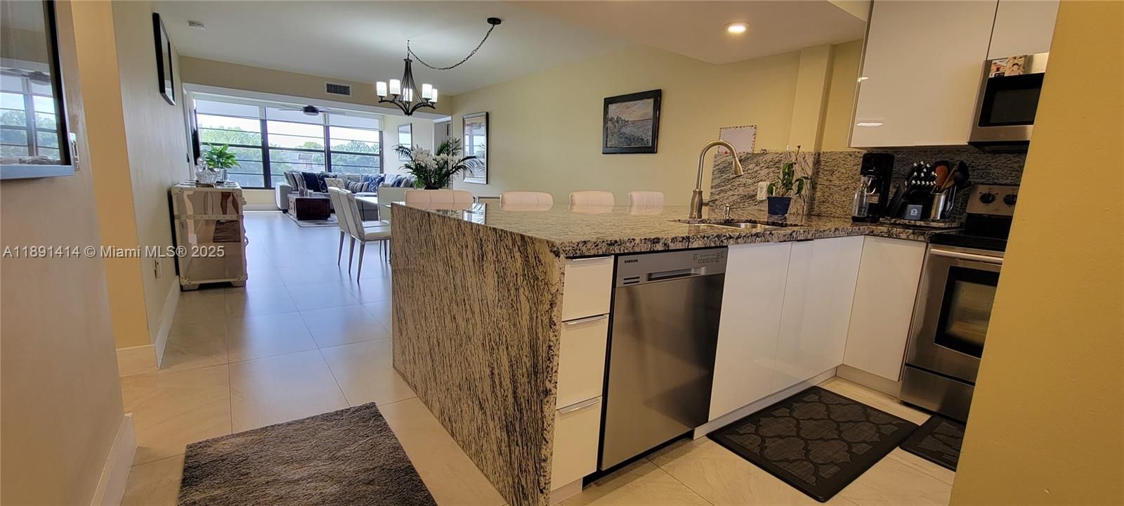 For Sale: $329,000 (2 beds, 2 baths, 1385 Square Feet)