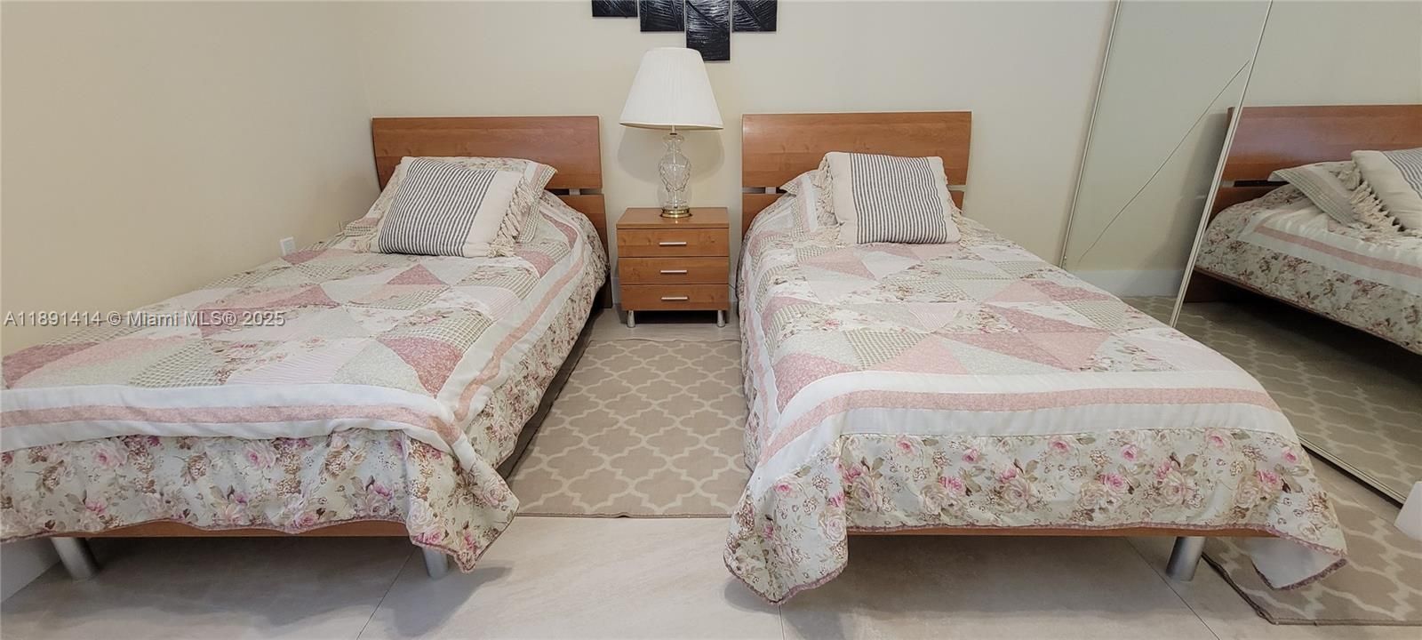 For Sale: $329,000 (2 beds, 2 baths, 1385 Square Feet)