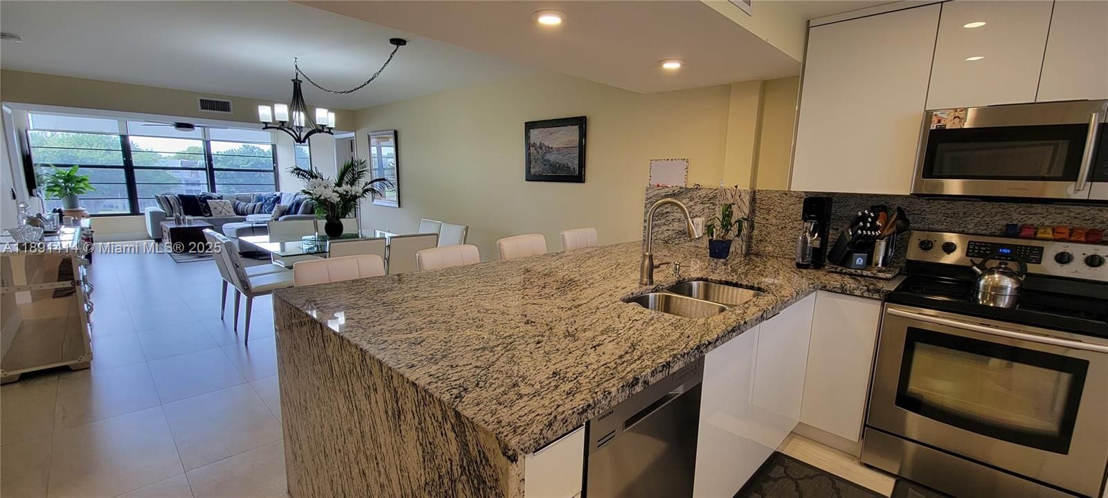 For Sale: $329,000 (2 beds, 2 baths, 1385 Square Feet)