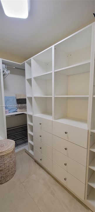 For Sale: $329,000 (2 beds, 2 baths, 1385 Square Feet)