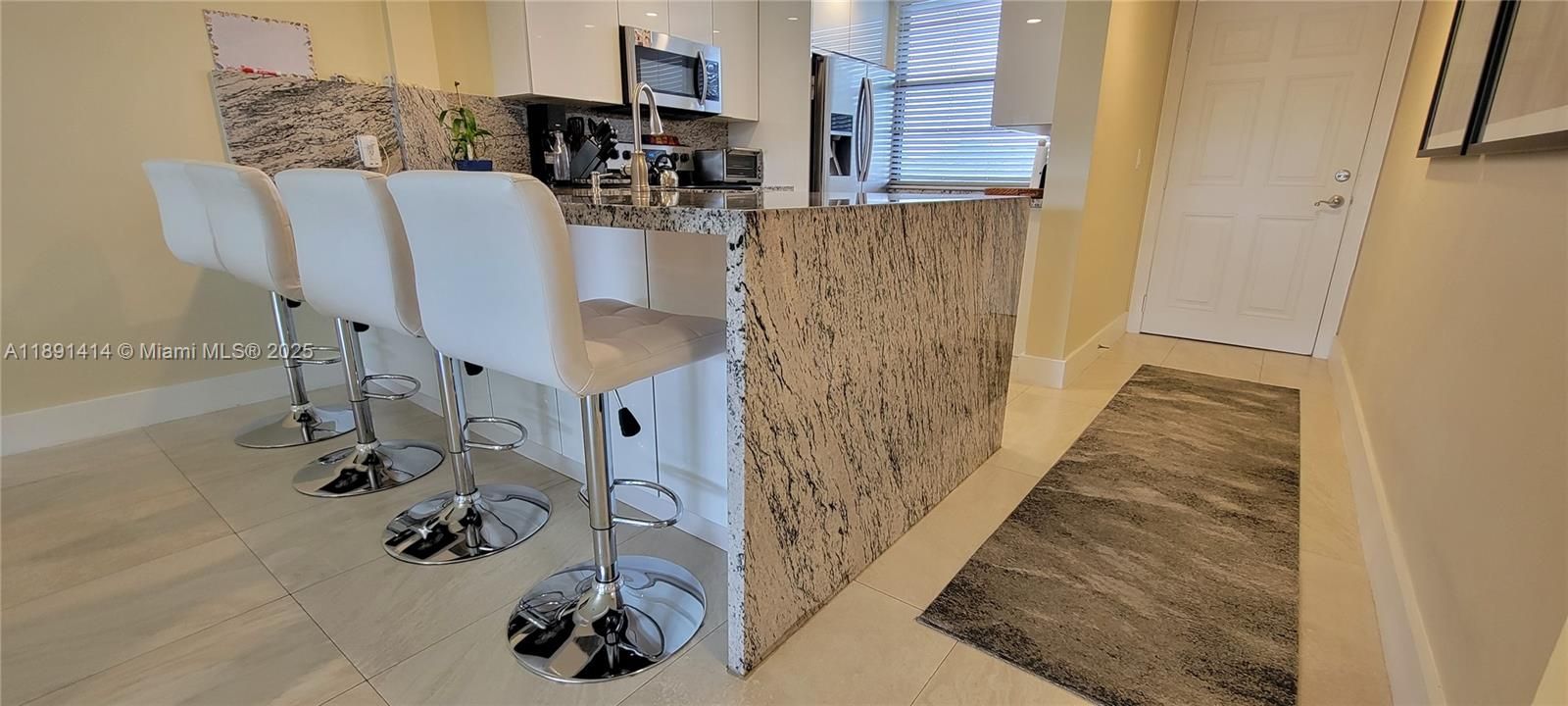 For Sale: $329,000 (2 beds, 2 baths, 1385 Square Feet)