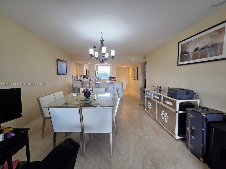 For Sale: $329,000 (2 beds, 2 baths, 1385 Square Feet)