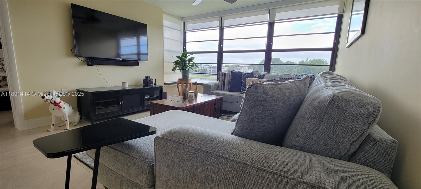 For Sale: $329,000 (2 beds, 2 baths, 1385 Square Feet)