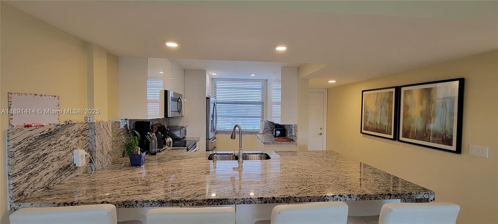 For Sale: $329,000 (2 beds, 2 baths, 1385 Square Feet)