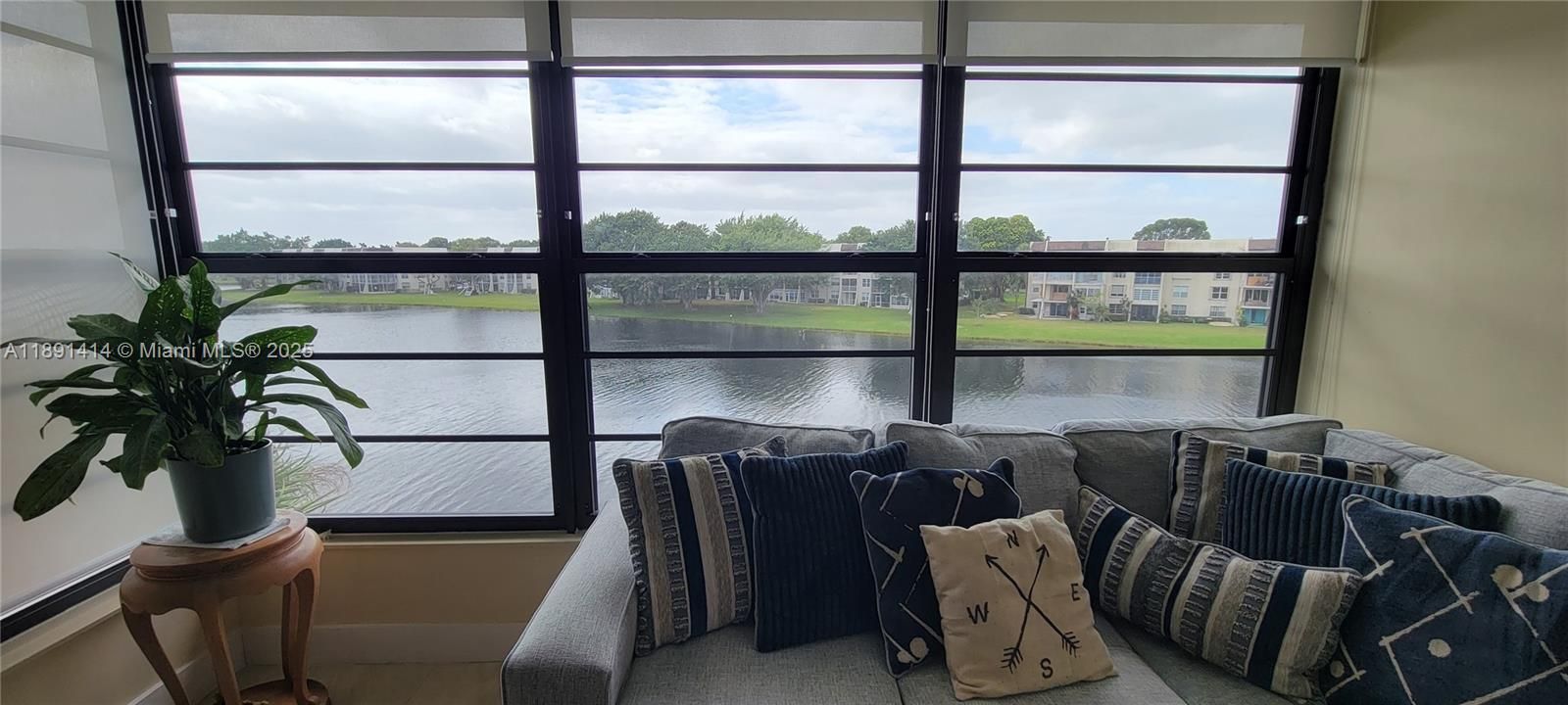 For Sale: $329,000 (2 beds, 2 baths, 1385 Square Feet)