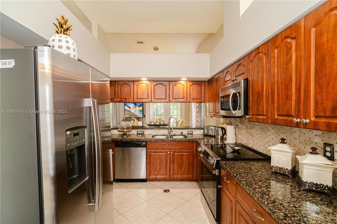 На продажу: $700,000 (2 спален, 2 ванн, 1519 Квадратных фут)