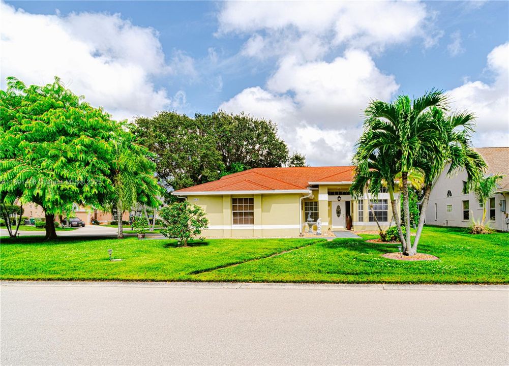 На продажу: $700,000 (2 спален, 2 ванн, 1519 Квадратных фут)