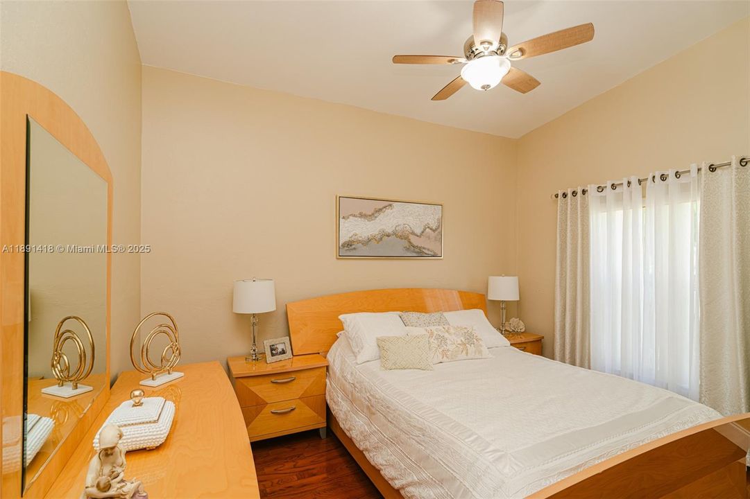 На продажу: $700,000 (2 спален, 2 ванн, 1519 Квадратных фут)