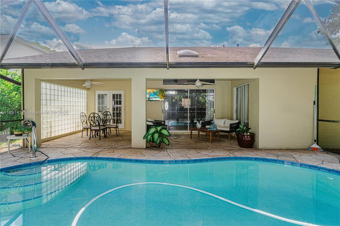 На продажу: $700,000 (2 спален, 2 ванн, 1519 Квадратных фут)