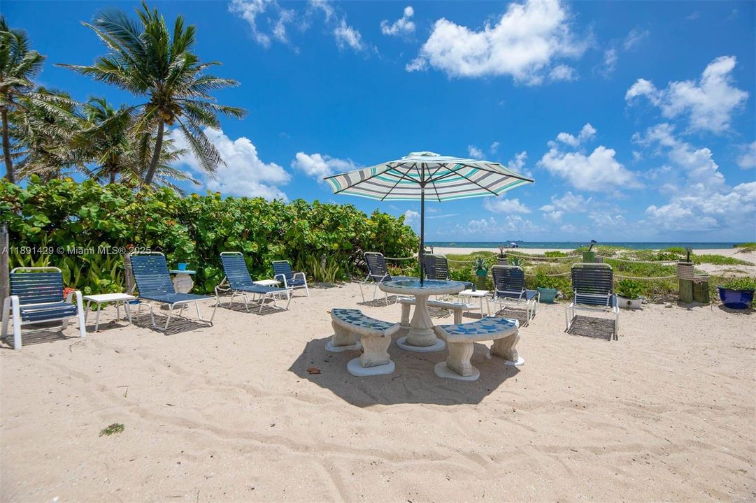 For Sale: $1,000,000 (1 beds, 1 baths, 566 Square Feet)