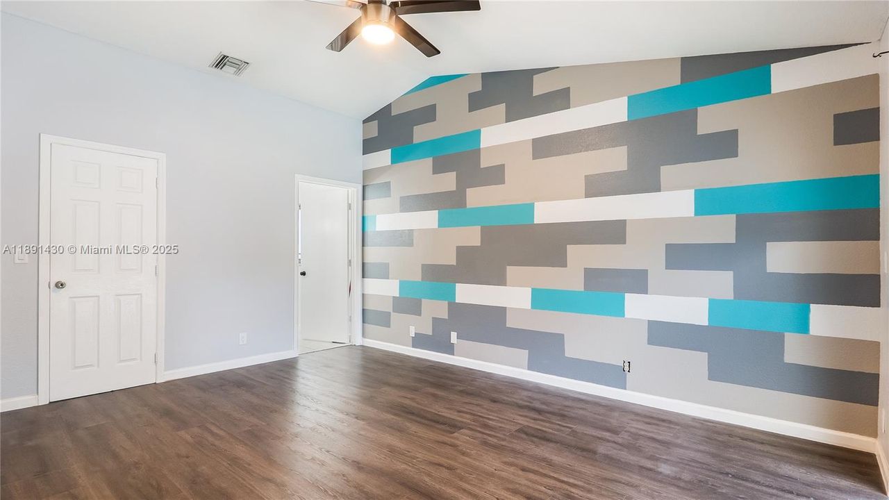 最近售出: $600,000 (3 贝兹, 2 浴室, 1697 平方英尺)