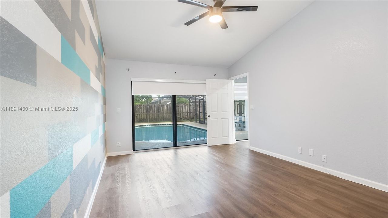 最近售出: $600,000 (3 贝兹, 2 浴室, 1697 平方英尺)