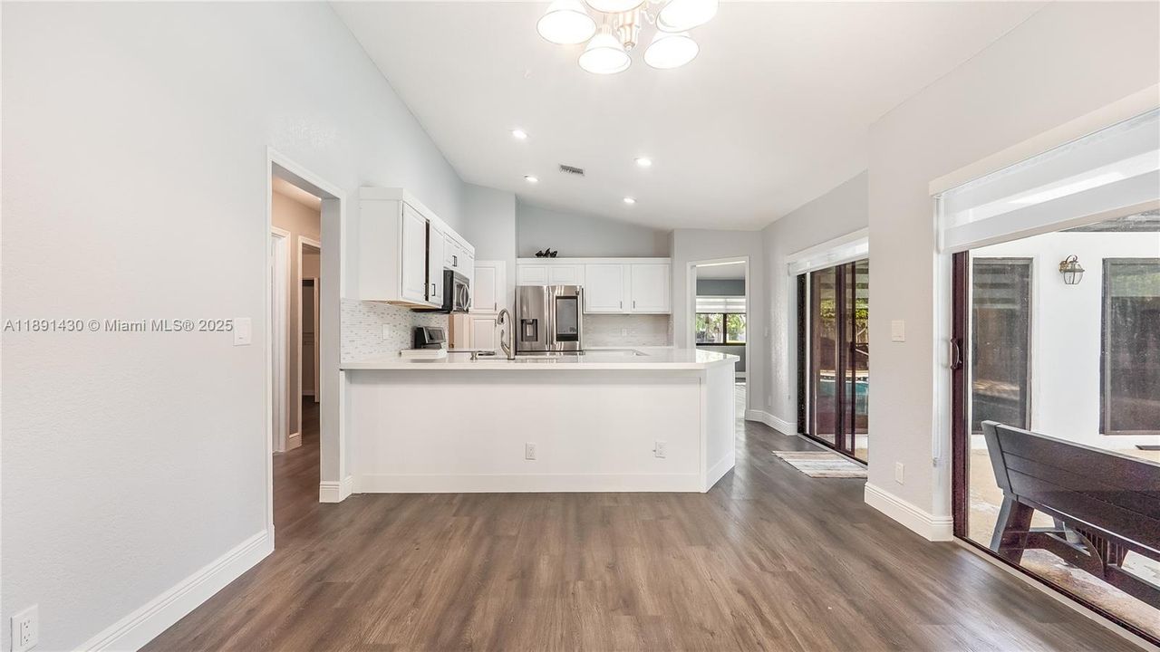 最近售出: $600,000 (3 贝兹, 2 浴室, 1697 平方英尺)