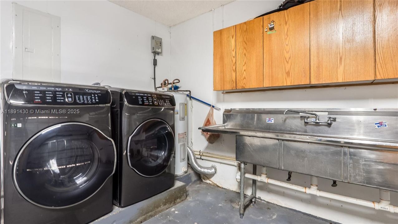 最近售出: $600,000 (3 贝兹, 2 浴室, 1697 平方英尺)