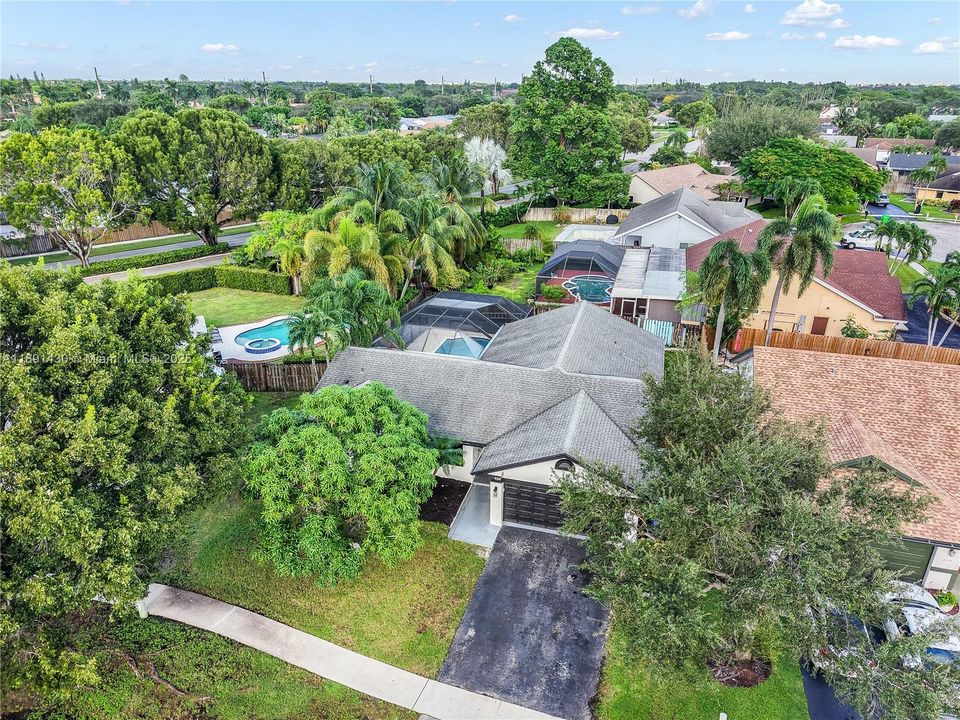 最近售出: $600,000 (3 贝兹, 2 浴室, 1697 平方英尺)