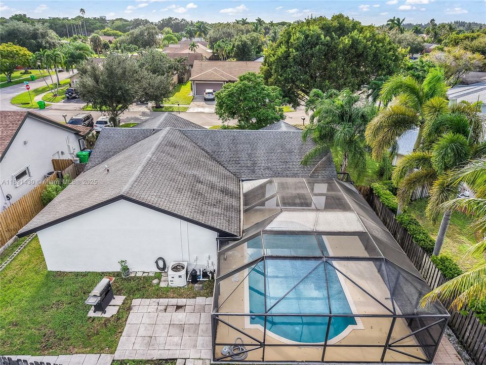 最近售出: $600,000 (3 贝兹, 2 浴室, 1697 平方英尺)